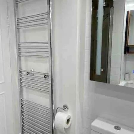 Kensington Apartment With 2 Bedrooms 1 Living Room And Patio London Exterior photo