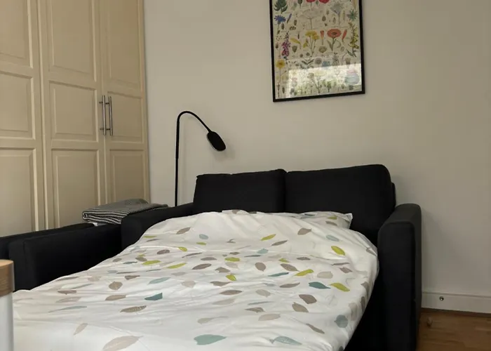 Kensington Apartment With 2 Bedrooms 1 Living Room And Patio