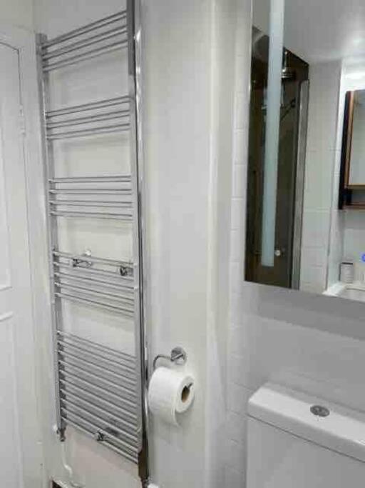 Kensington With 2 Bedrooms 1 Living And Patio * London