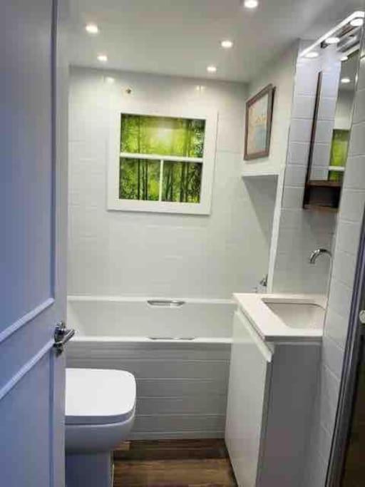 Kensington With 2 Bedrooms 1 Living And Patio * Лондон