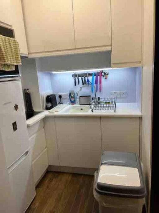 Apartment Kensington With 2 Bedrooms 1 Living And Patio