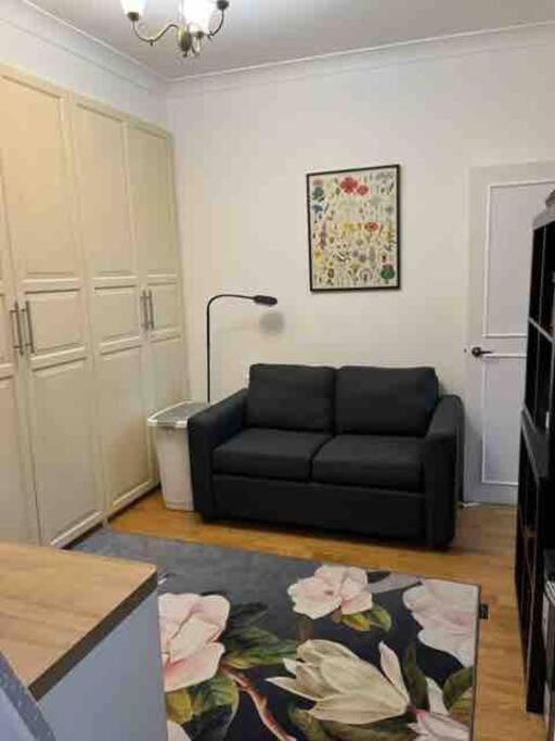 Kensington With 2 Bedrooms 1 Living And Patio Apartment *