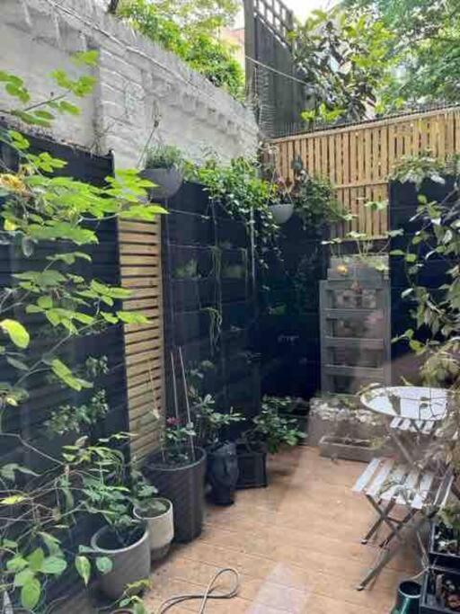 Kensington With 2 Bedrooms 1 Living And Patio *