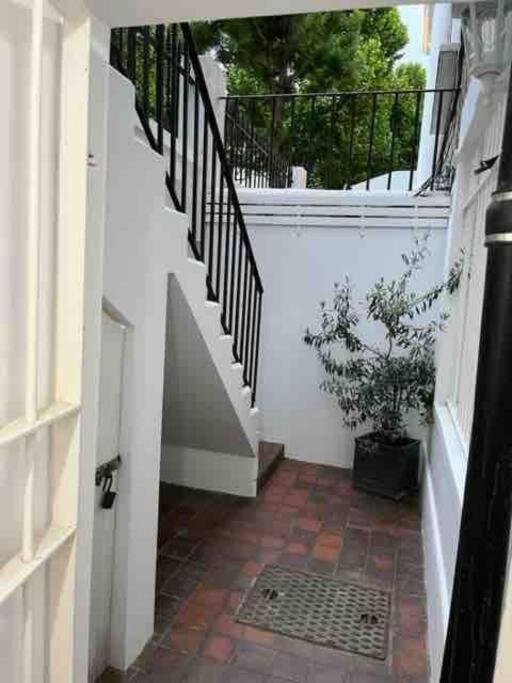 Kensington With 2 Bedrooms 1 Living And Patio